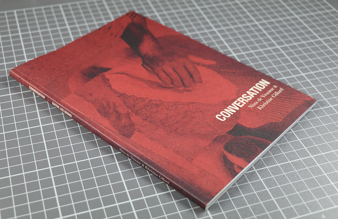 Conversation – Entre les mains